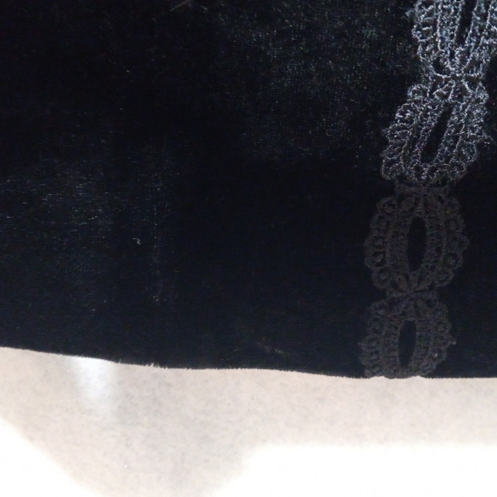 The Territory Ahead Elegant Top: L & Forwear N.Y. Black Skirt: XL, 2  pc Set - Picture 10 of 13